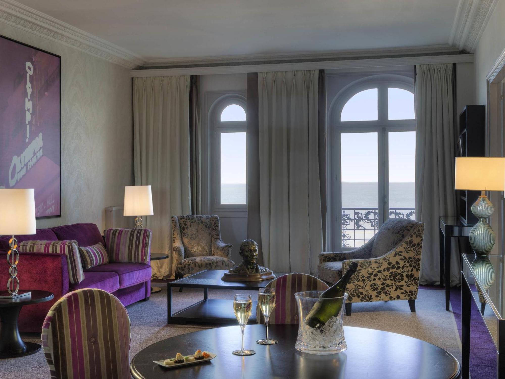 Coquatrix King Room with Sofa Bed and Sea View